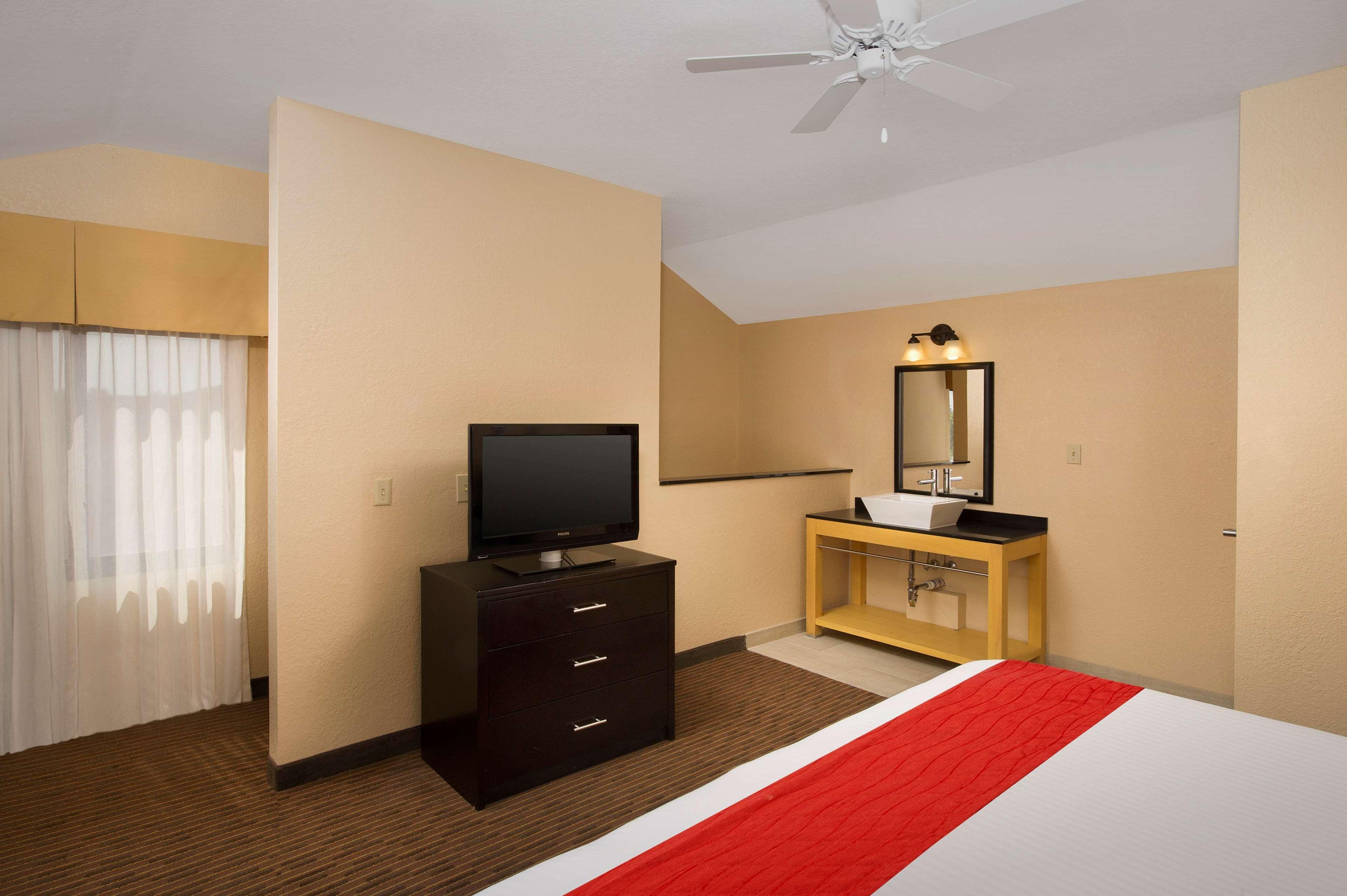 Best Western Alamo Suites Downtown San Antonio Room photo